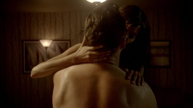 Sex scene - Rogue s01e05 (2013)