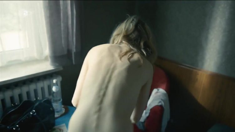 Nackt Szene - Der 7 Tag (2017)