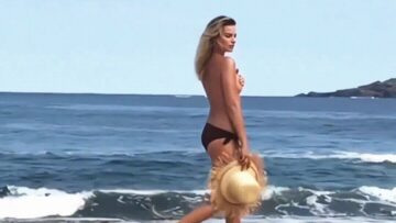 Margot-Robbie-Topless-at-the-beach.mp4 thumbnail