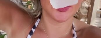 Evelyn-Burdecki-Tiefer-Ausschnitt-im-Bikini.mp4 thumbnail