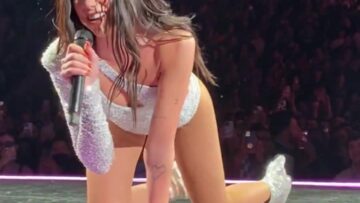 Dua-Lipa-Sexy-on-stage.mp4 thumbnail