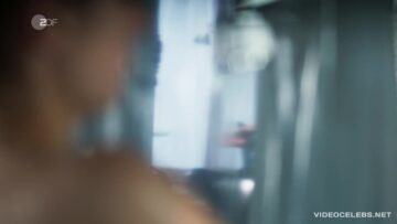 Nackt - Zarah Wilde Jahre s01e06 (2017)