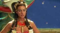 Noemie-Lenoir-Sexy-Asterix-Obelix-Mission-Cleopatra-2002.mp4 thumbnail