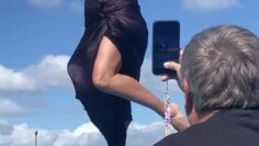 Heidi-Klum-Oops-tit-slip.mp4 thumbnail