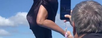 Heidi-Klum-Oops-tit-slip.mp4 thumbnail