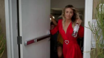 Kaley-Cuoco-Sexy-Smirnoff-Vodka-for-the-People-Comercial​.mp4 thumbnail