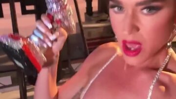 Katy-Perry-Showing-off-her-body.mp4 thumbnail