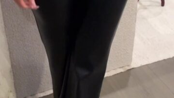 Kylie-Jenner-Showing-off-her-body.mp4 thumbnail