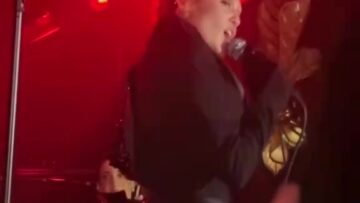 Miley-Cyrus-Sexy-ass-on-stage.mp4 thumbnail
