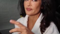 Salma-Hayek-Oops-tit-slip.mp4 thumbnail