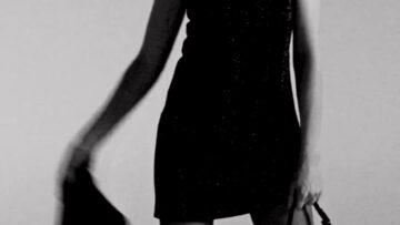 Anne-Hathaway-Sexy-Versace-Icons-2023.mp4 thumbnail