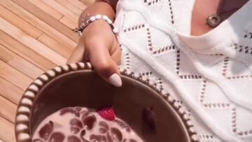 Annemarie-Carpendale-Downblouse-Nip-Slip.mp4 thumbnail