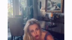 Britney-Spears-Nude-tit-slip.mp4 thumbnail