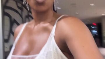 Keri-Hilson-Sexy-braless-cleavage.mp4 thumbnail