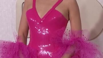 Margot-Robbie-Sexy-Golden-Globe-Awards-2024.mp4 thumbnail