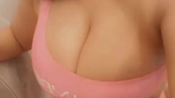 Nicki-Minaj-Showing-off-her-body.mp4 thumbnail