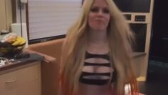 Avril-Lavigne-Bouncing-her-tits.mp4 thumbnail
