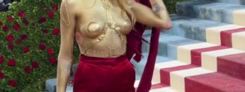 Cara-Delevingne-Topless-body-painting.mp4 thumbnail