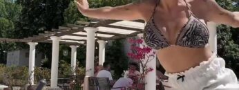 Dara-Sexy-dowblouse-video.mp4 thumbnail